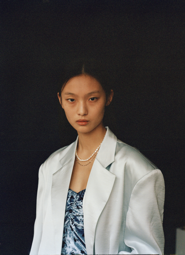 https://liushuwei.com/files/gimgs/55_liu-tinglei-photo-by-liu-shuwei-t-magazine-new-face-3.jpg